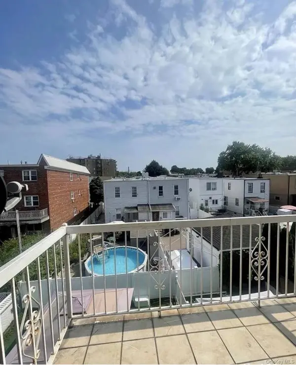 71-28 66th RD, Middle Village, NY 11379