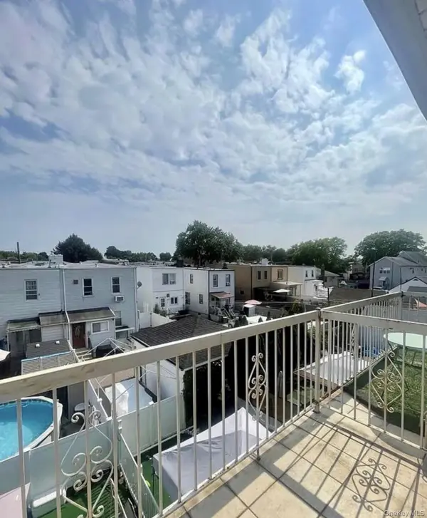 71-28 66th RD, Middle Village, NY 11379
