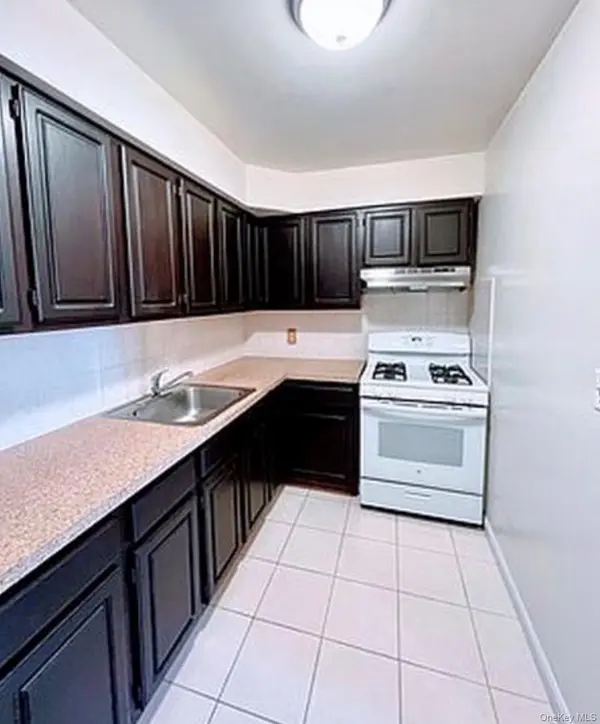 66-78 69th ST, Middle Village, NY 11379