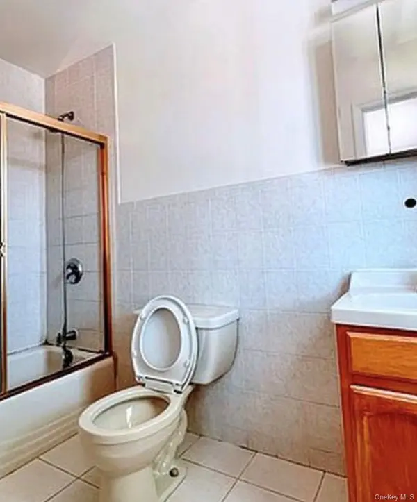 66-78 69th ST, Middle Village, NY 11379