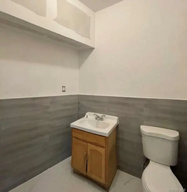 66-78 69th ST, Middle Village, NY 11379
