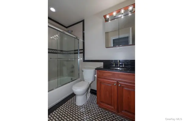 2505 Townhouse DR #2505, Coram, NY 11727
