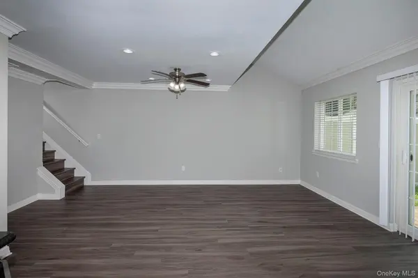2505 Townhouse DR #2505, Coram, NY 11727