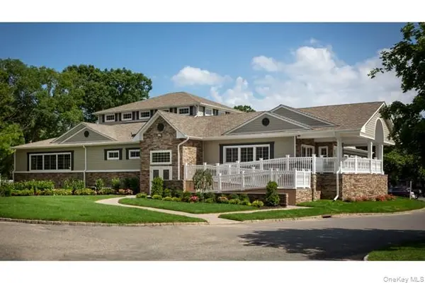 3705 Townhouse DR #3705, Coram, NY 11727