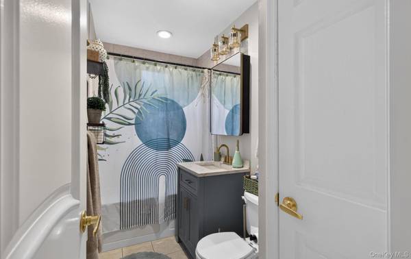 36 Cathedral AVE #4F, Hempstead, NY 11550