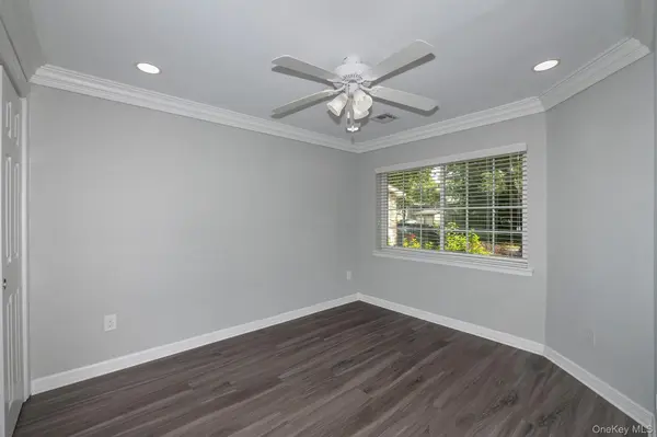 4003 Townhouse DR #4003, Coram, NY 11727