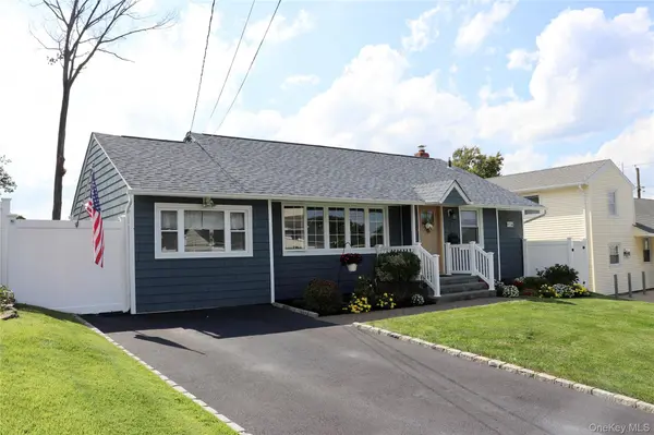 31 Prestwick TER, Glen Cove, NY 11542