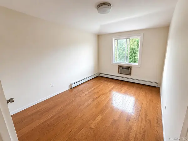 16221 N Conduit AVE, Jamaica, NY 11434