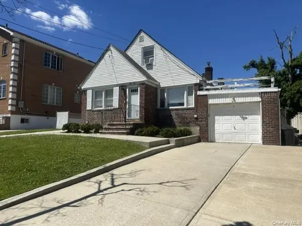 28-52 215th PL, Bayside, NY 11360