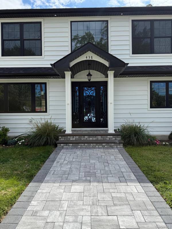 438 Von Elm AVE, East Meadow, NY 11554
