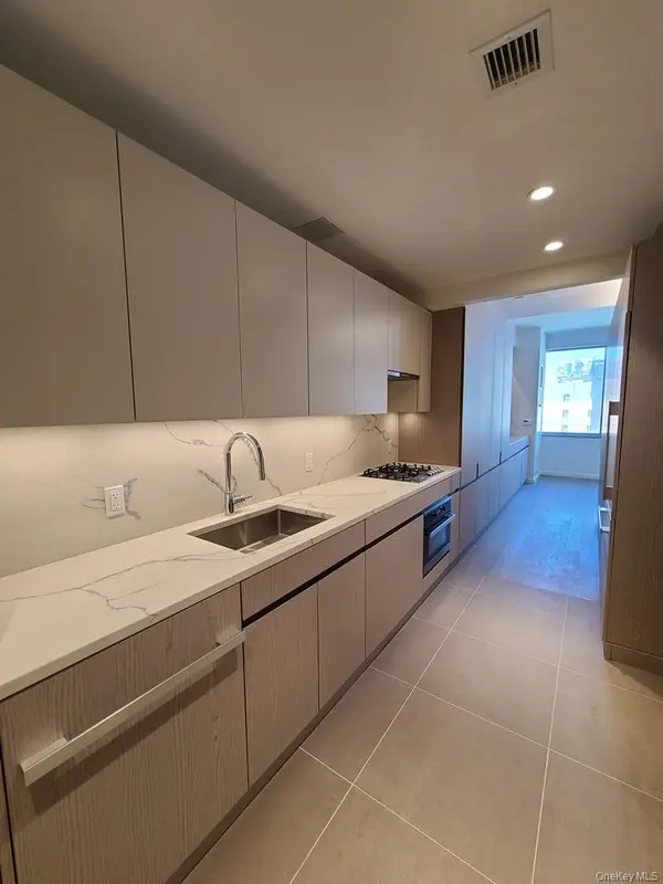 133-27 39th AVE #8S, Flushing, NY 11354