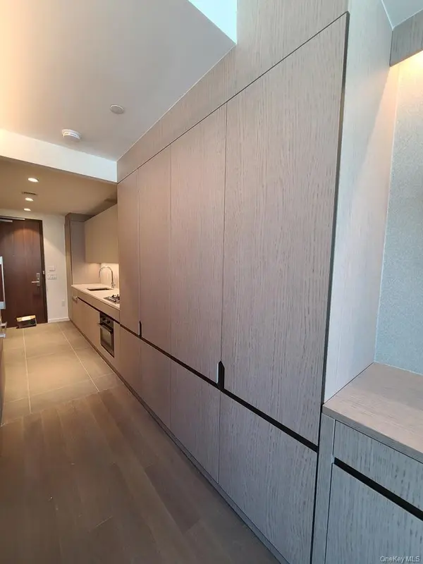 133-27 39th AVE #8S, Flushing, NY 11354