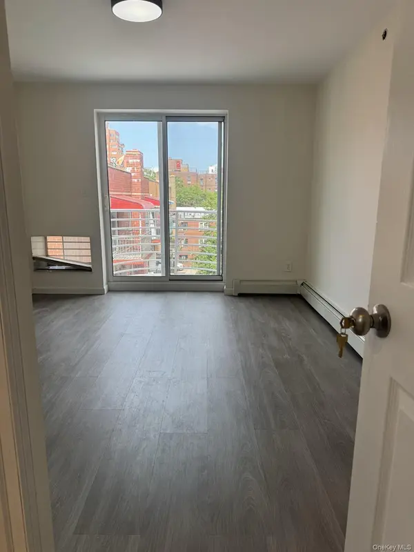 13273 4B, Flushing, NY 11355