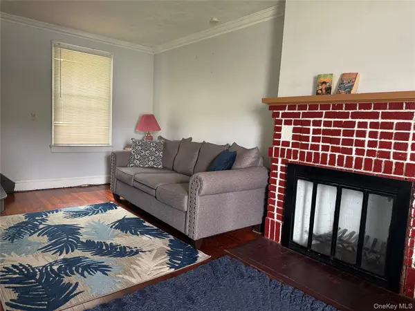 24 Washington AVE, Amityville, NY 11701