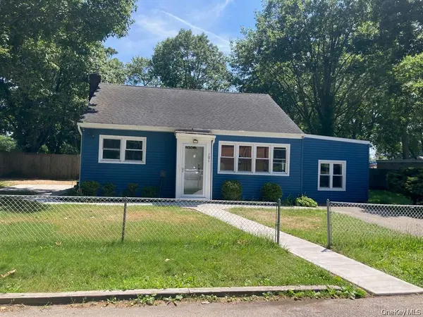 101 48th ST, Lindenhurst, NY 11757