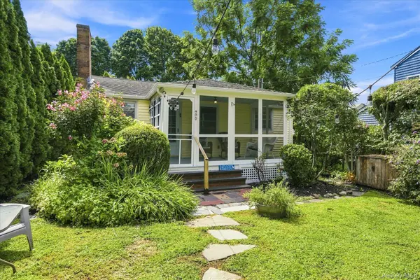 400 Orchard ST, New Suffolk, NY 11956