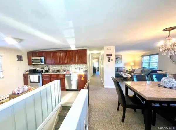 222 Centre AVE, Lindenhurst, NY 11757