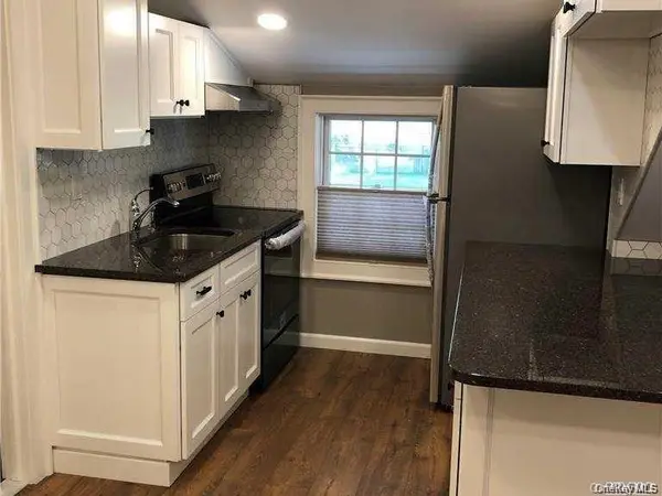 338 Lake AVE, Saint James, NY 11780