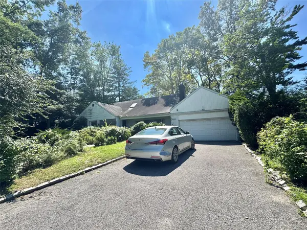60 Gristmill LN, Great Neck, NY 11023