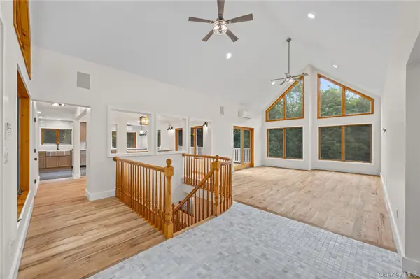 24 Babbling Brook LN, Cold Spring, NY 10516