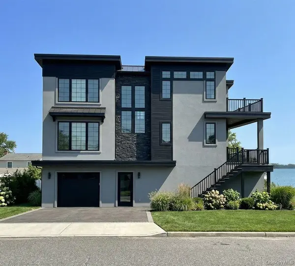 3687 Naomi ST, Seaford, NY 11783