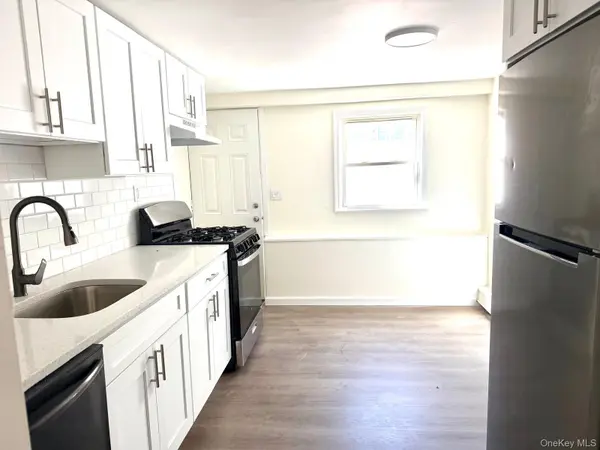 17 Marina RD, Island Park, NY 11558