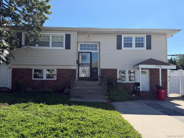 17 Marina RD, Island Park, NY 11558