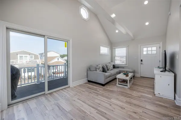 24 Pennsylvania AVE #Upper, Long Beach, NY 11561