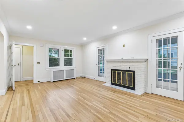204 Auburn ST, East Williston, NY 11596