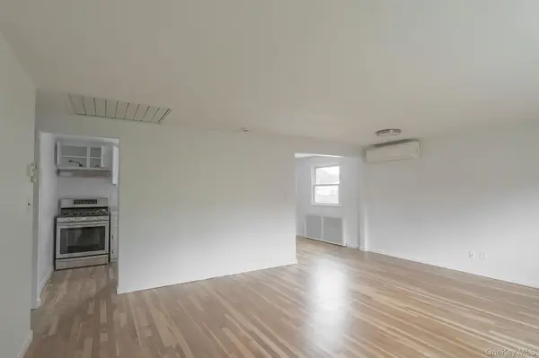 59 Wood ST #2nd Floor, Lynbrook, NY 11563