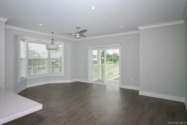 94302 Circle DR #94-302, Central Islip, NY 11722