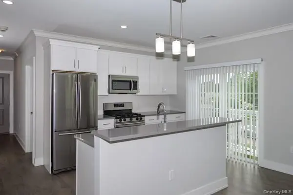 94302 Circle DR #94-302, Central Islip, NY 11722