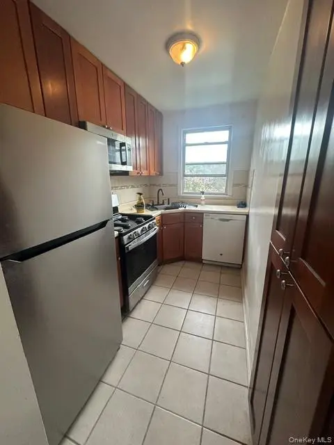 6 Arlington Street AVE #2B, Yonkers, NY 10710