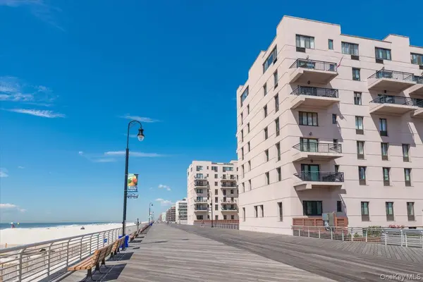 100 W Broadway #3J, Long Beach, NY 11561