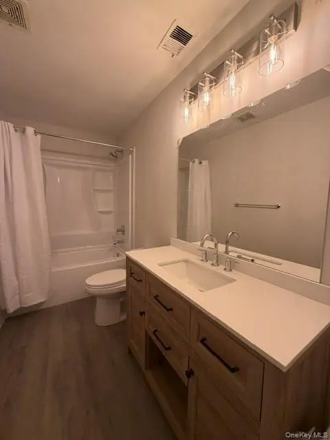 121 hill SPUR #121, Calverton, NY 11933