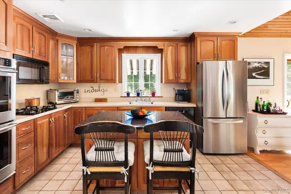 19 Young RD, Katonah, NY 10536