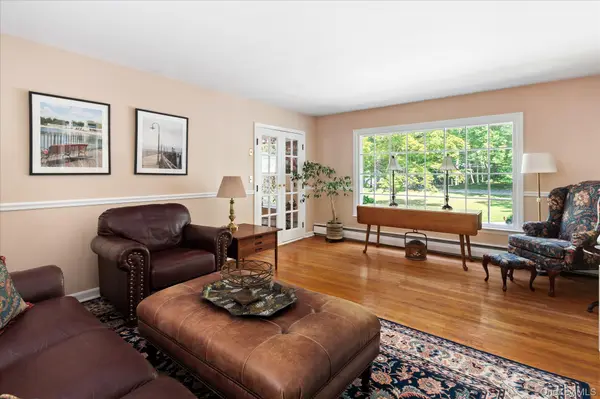 19 Young RD, Katonah, NY 10536