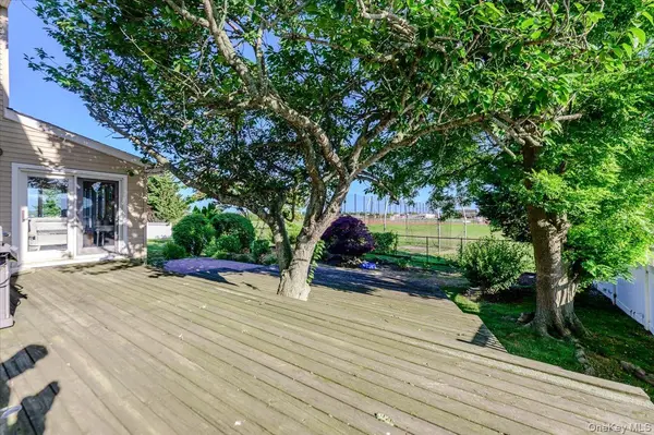 330 Harbor DR, Lido Beach, NY 11561