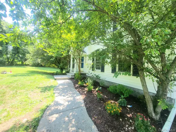 15 Blue Jay DR, Newburgh, NY 12550