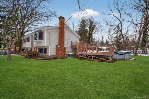 12 Spruce CT, Nanuet, NY 10954