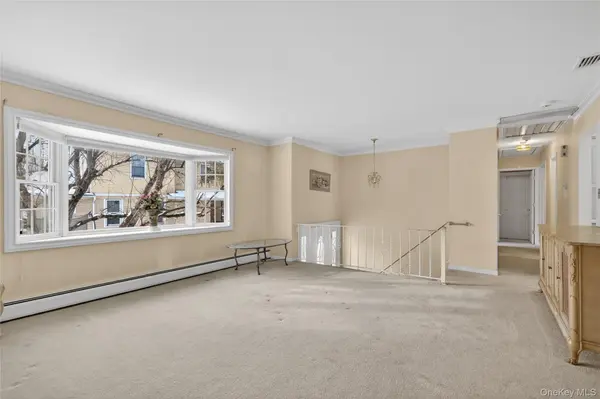 12 Spruce CT, Nanuet, NY 10954