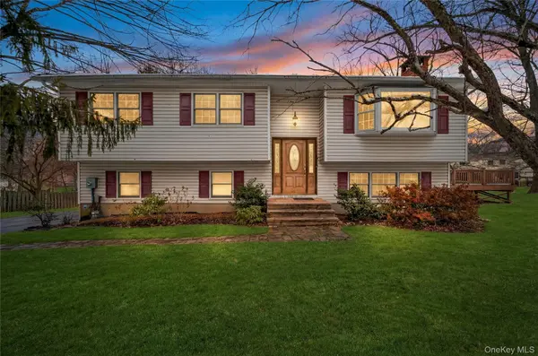 12 Spruce CT, Nanuet, NY 10954