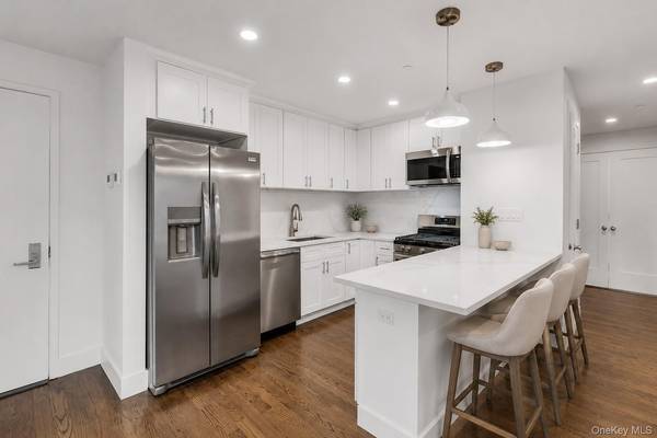 1431 Old Northern BLVD #4, Roslyn, NY 11576