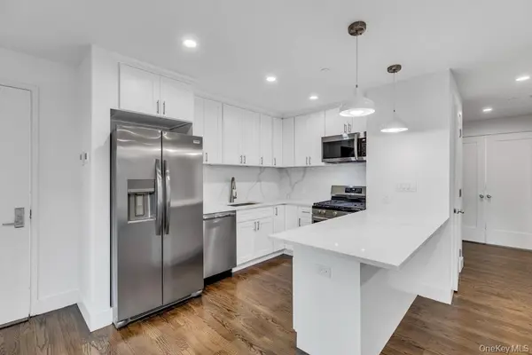 1431 Old Northern BLVD #4, Roslyn, NY 11576