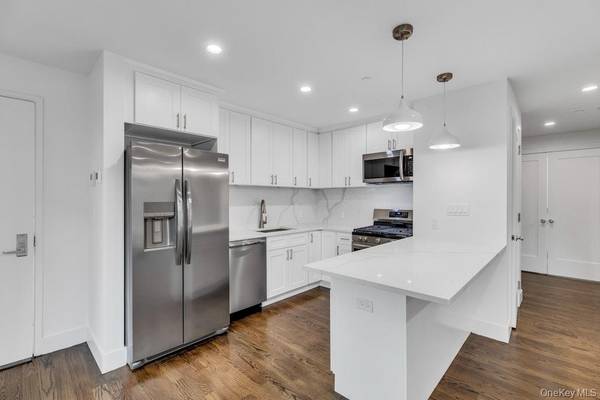 1431 Old Northern BLVD #4, Roslyn, NY 11576