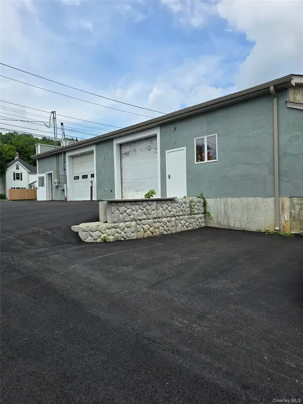 136 Orange TPKE, Sloatsburg, NY 10974