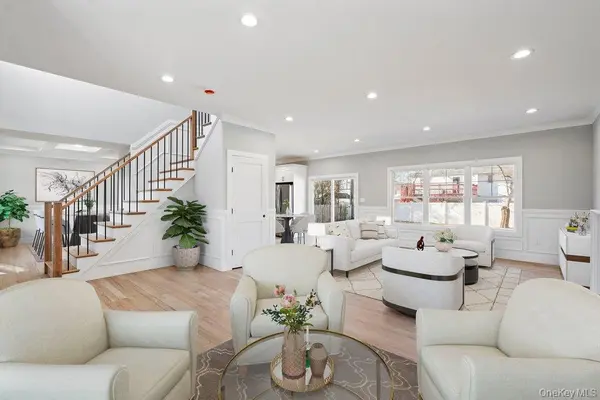 45 Bond LN, Hicksville, NY 11801