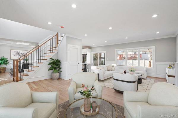 45 Bond LN, Hicksville, NY 11801