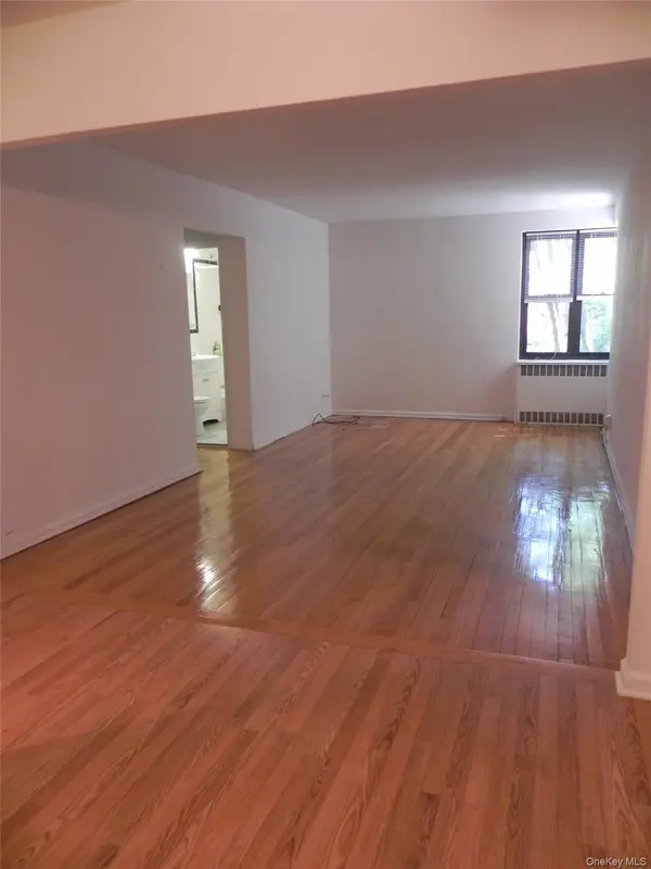 15 Clent RD #3C, Great Neck, NY 11021