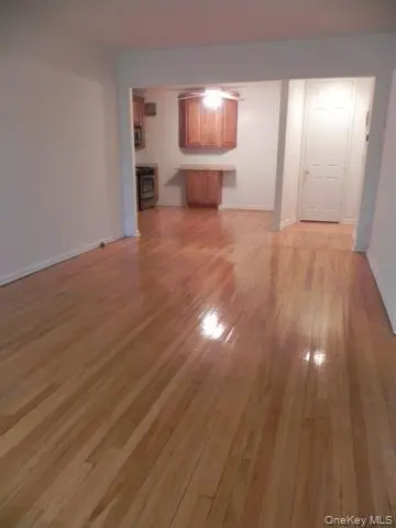 15 Clent RD #3C, Great Neck, NY 11021